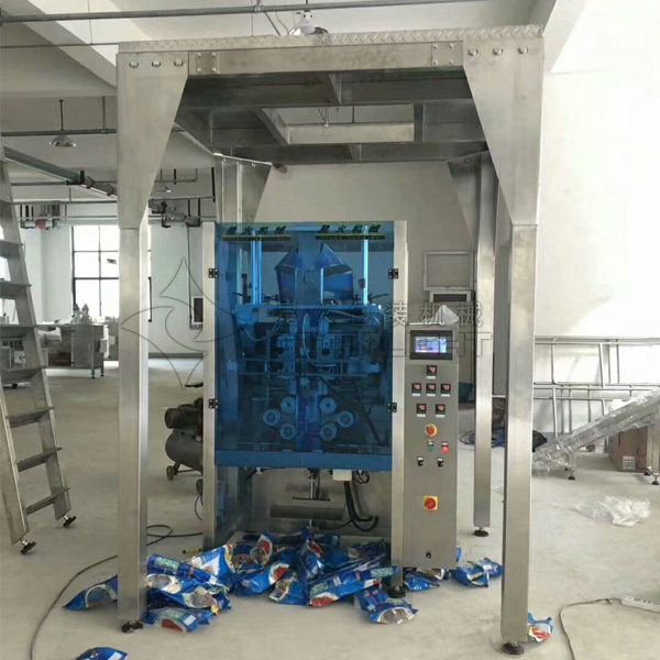 全自動咖啡豆組合秤顆粒灌裝機購買廠家調(diào)試現(xiàn)場