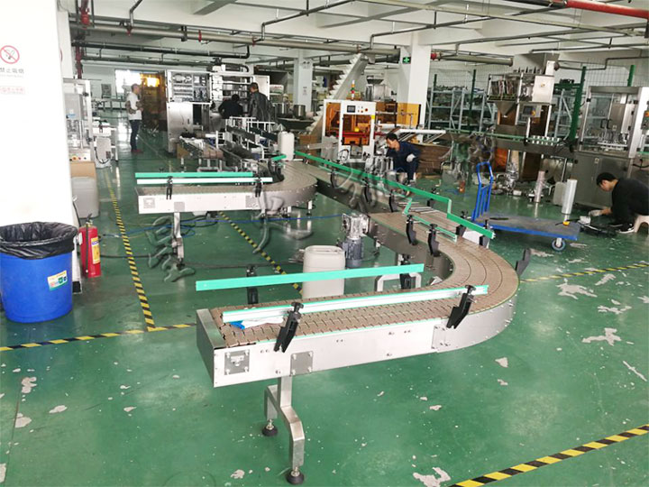 稱重式灌裝旋蓋機(jī)細(xì)節(jié)