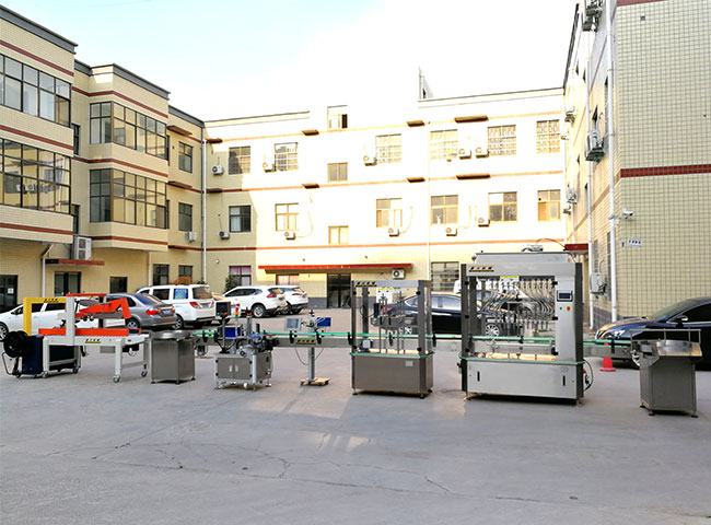 星火自動(dòng)化食用油灌裝機(jī)設(shè)備展示