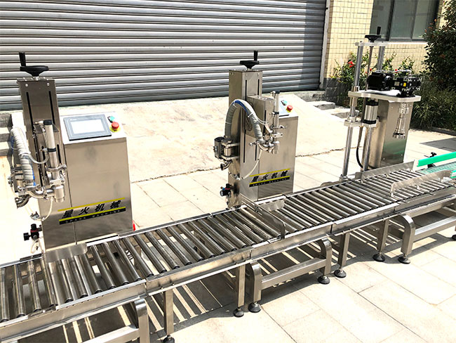 星火大桶辣椒醬灌裝機設(shè)備展示