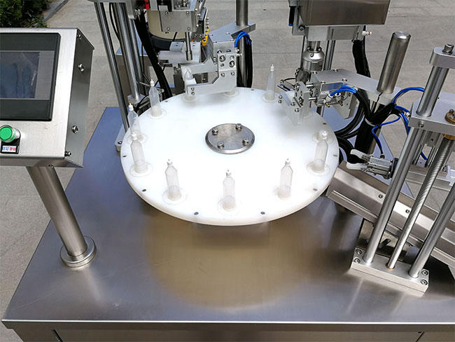 星火小計(jì)量液體灌裝機(jī)設(shè)備展示