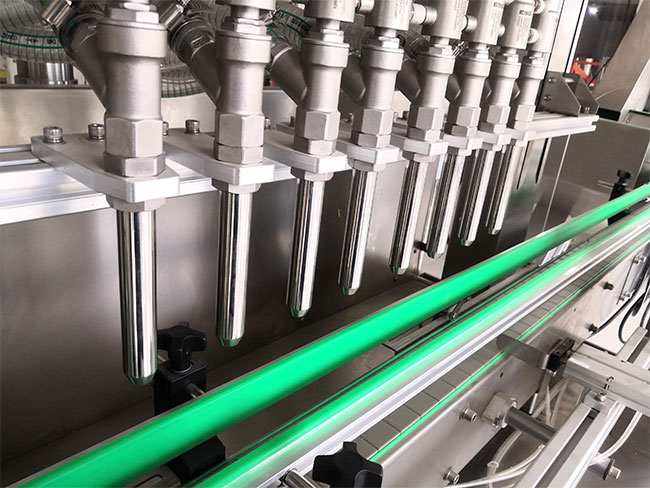 液體灌裝機(jī)細(xì)節(jié)展示