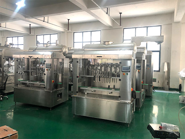 星火全自動膏體灌裝機設備車間展示